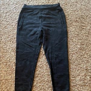 Alphalete camo premium joggers womens medium m